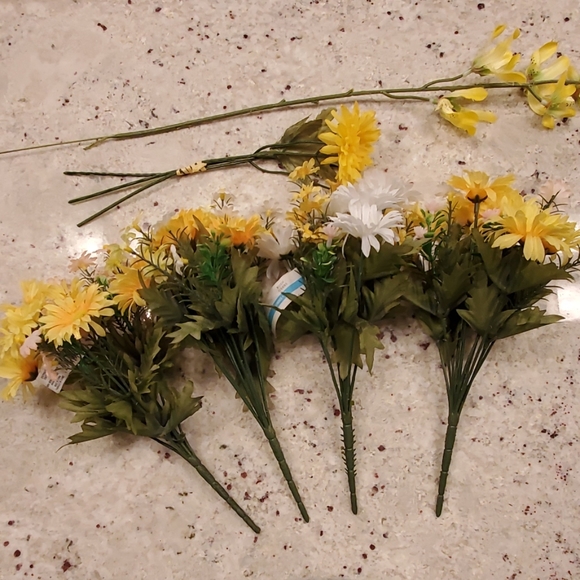 NWT ASSORTED YELLOW FAUX FLORAL - Picture 3 of 4